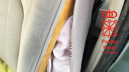 El susto de una conductora en Falces que creía haber pisado una bomba con el coche