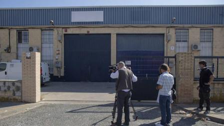 La Guardia Civil precinta y registra la nave industrial de Magrudis por orden judicial
