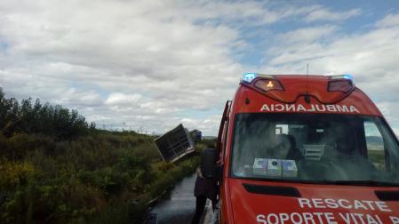 Una persona ha fallecido y otra ha resultado herida grave en el choque entre un camión y un tractor en la NA-121 en Olite.