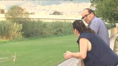 Mossos, bomberos y buzos buscan el cuerpo sin vida de un bebé al que su padre arrojó al río Besos