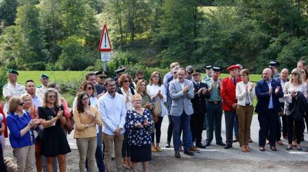 Asistentes al homenaje al cabo de la Guardia Civil Juan Carlos Beiro, asesinado por ETA hace 17 años