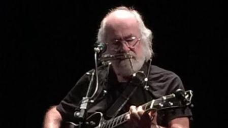 Robert Hunter en concierto.