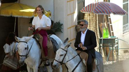 George Clooney pasea en burro por el pueblo de Navalcarnero
