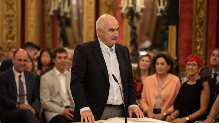 El vicepresidente Aierdi promete su cargo.