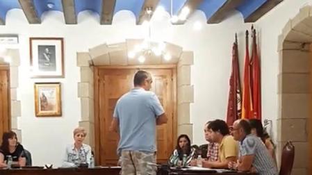 La alcaldesa de Viana desaloja del pleno al portavoz de Navarra Suma
