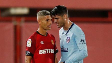 Un momento del enfrentamiento entre Álvaro Morata y Salva Sevilla