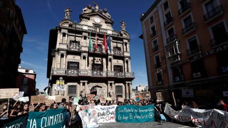 Cientos de personas se concentran en Pamplona por el cambio climático