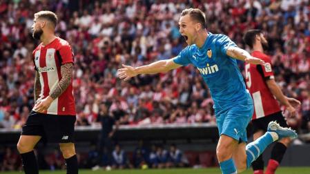 El Valencia asalta San Mamés y deja la primera derrota al Athletic Club