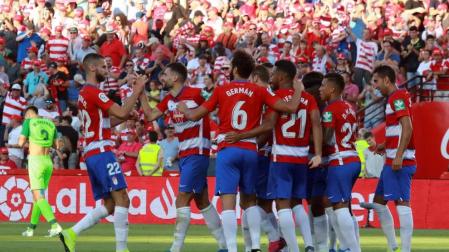 Los jugadores del Granada celebran el primer gol del equipo andaluz frente al Leganés.