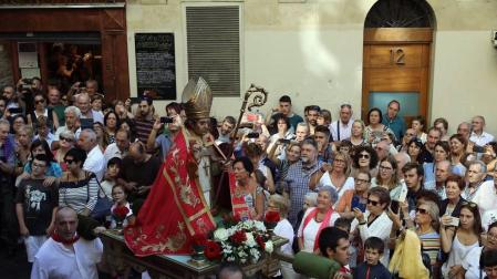 Todas las fotos de la salida de la Comparsa de Gigantes y Cabezudos en San Fermín Txikito.
