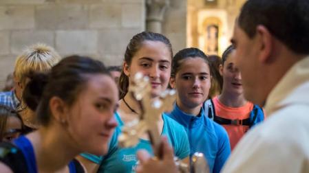 San Miguel de Aralar reunió a cientos de fieles en la festividad del arcángel