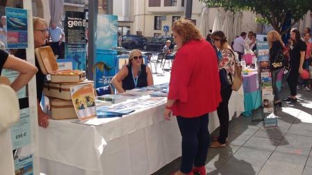 Fotos de la celebración de la I Feria de Comercio y Servicios de Peralta, organizada por la comisión municipal de comercio en colaboración con entidades y empresas de la localidad.