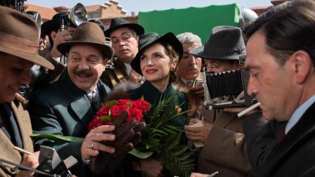 Primeras imágenes de la serie 'Dime quién soy' con Irene Escolar y Oriol Pla
