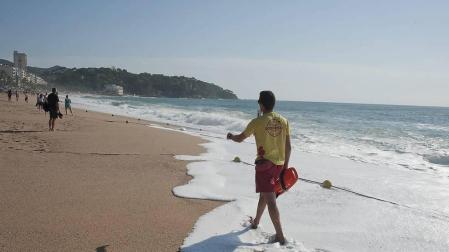 Mueren ahogados un niño de 4 años y su padre en una playa de L'Escala (Girona)