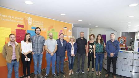 Música y tarta para celebrar los 50 años de la Casa de la Juventud de Pamplona