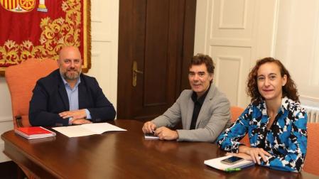 Santos y Arasti se reúnen para tratar políticas de inmigración en Navarra