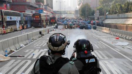 Nuevos enfrentamientos en Hong Kong en protestas no autorizadas