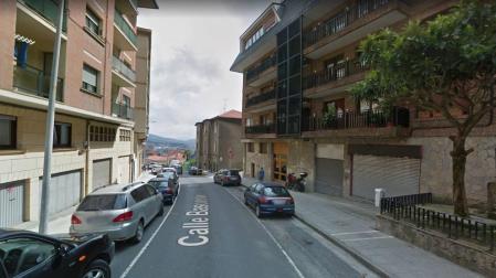 Detenido en Basauri por intentar asfixiar a su pareja, que escapó por la ventana