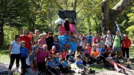 El Ega se libera de 630 kilos de basura