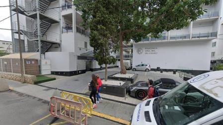 En estado crítico un joven tras caerse desde el tercer piso de un hotel de Ibiza