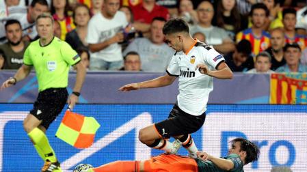Mucho Ajax para un desafortunado Valencia