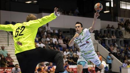 El Benidorm derrota con un gol sobre la bocina al Helvetia Anaitasuna