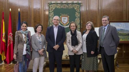 Maya recibe a representantes de la Fundación de Profesionales Solidarios
