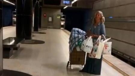 La increíble historia de la indigente que se hizo viral cantando en el metro