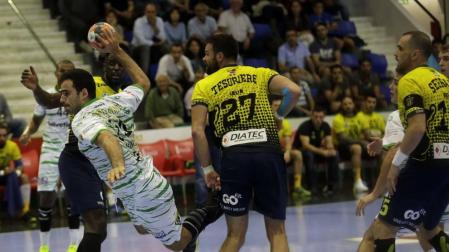 Un momento del partido entre el Anaitasuna y el Bidasoa Irún