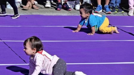 'A gatas' para concienciar del autismo