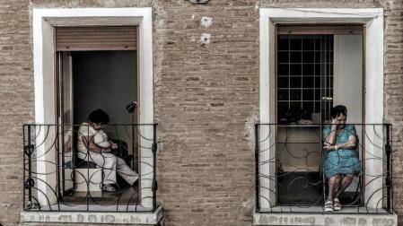 Dos ventanas indiscretas con vistas al encierro