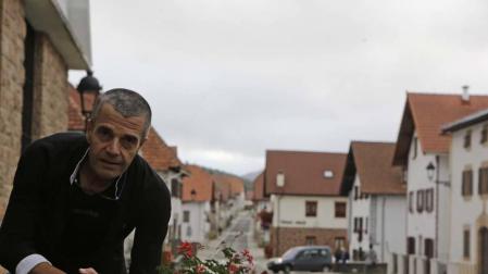 Aingeru Mindegia Etxeberria, esta semana en la travesía de Espinal, donde vive desde 2007.