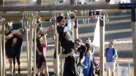 Medio millar de 'gladiadores' participaron este sábado en el Gladiators Day y superaron una treintena de obstáculos en 7 kilómetros por el campus de la Universidad de Navarra