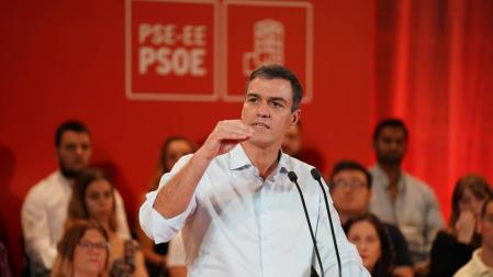 El presidente del Gobierno en funciones, Pedro Sánchez, interviene durante el acto de proclamación de la secretaria general del PSE-EE, Idoia Mendia, como candidata a lehendakari, en Barakaldo