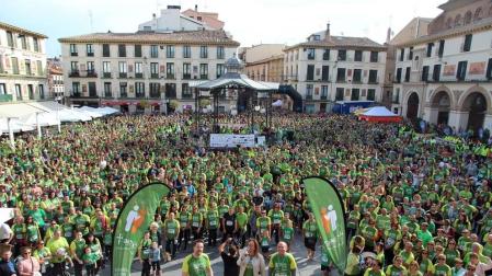 Todas las fotos de la IV Marcha contra el Cáncer de la Ribera celebrada este domingo en la capital ribera