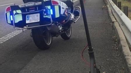 Una mujer accede en patinete a la autopista AP-9 y alega que se desorientó