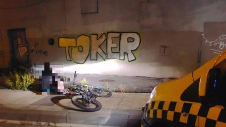 Denunciadas dos personas por realizar pintadas en Pamplona