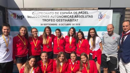 Oro y ascenso para la selección navarra masculina; bronce para las chicas