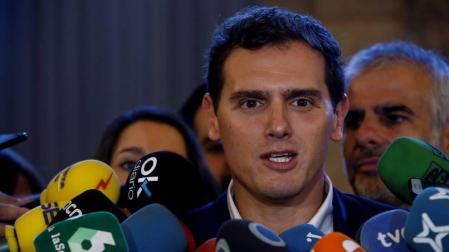 Rivera avisa a Sánchez de que deberá negociar reformas con PP y Cs