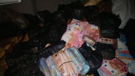 "Entre 6 policías, nos llevó 4 horas contar el dinero"