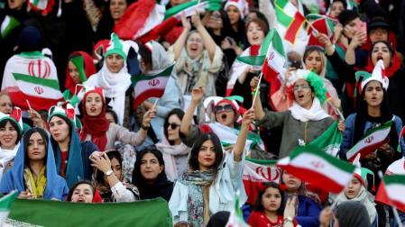 Las mujeres iraníes hacen historia con su entrada al estadio Azadi