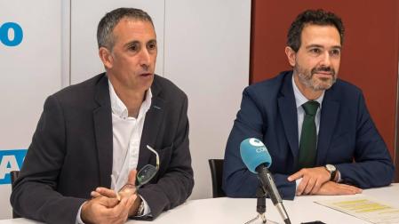 Guillermo Erice, presidente de Laseme, y Javier Larrañaga, de CaixaBank.