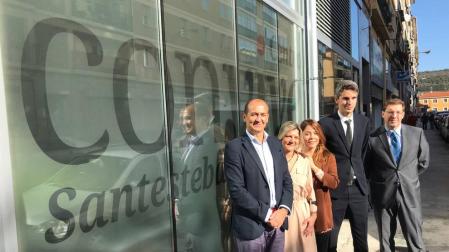 Asistentes a la presentación del nuevo centro de mayores de la Txantrea