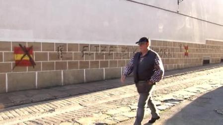 Aparecen pintadas contra la Guardia Civil en un colegio de Bera