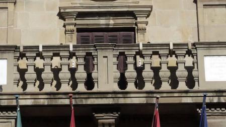 Instituciones navarras como si fueran sedes de partidos
