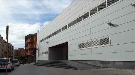 Abatido un hombre que trataba de acceder a la comisaría de los Mossos en Cornellà