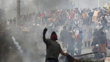 La Policía asume el control de la zona de protesta indígena en Ecuador