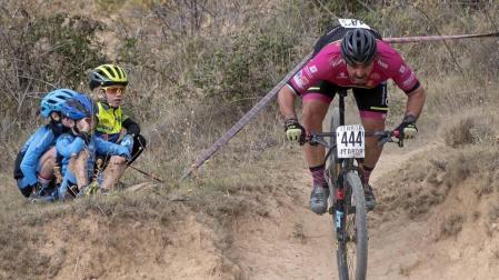 La localidad de Tierra Estella acogió este domingo al disputa de la prueba ciclista.