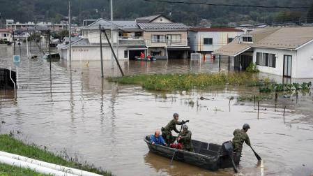 Japón busca supervivientes tras el paso de un tifón que deja más de 50 muertos
