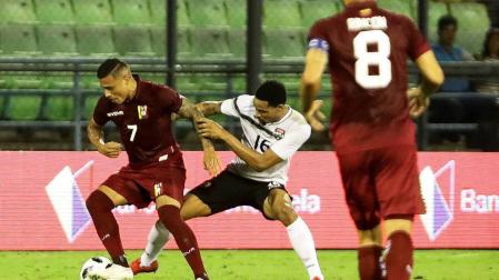El jugador del Granada Álex Martínez recibe el alta dos meses y medio después
